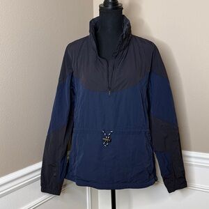 Lululemon Women’s Evergreen Anorak Navy and Black Jacket, Size 10